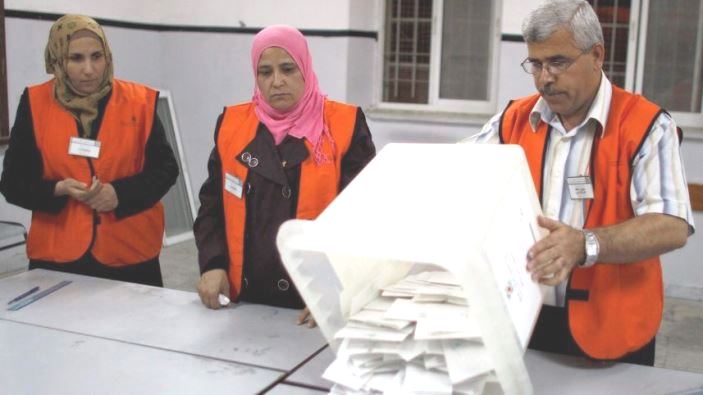 العائلات تتقدم على الفصائل في قوائم الانتخابات الفلسطينية