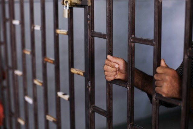 الاحتلال يثبت الاعتقال الإداري بحقّ تسعة أسرى

