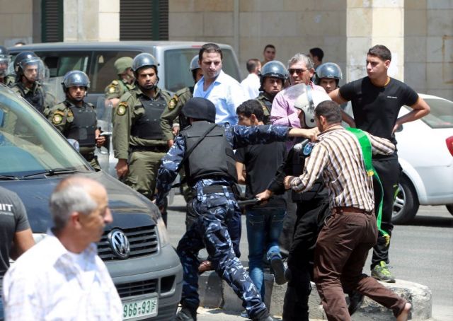 حماس تتهم الأجهزة الأمنية باستهداف نشطائها بالضفة على خلفية الانتخابات
