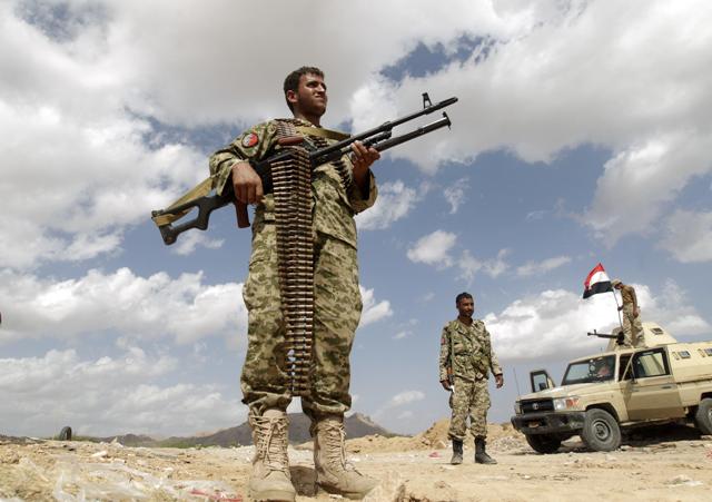 الجيش اليمني يضبط 3 شاحنات قذائف في طريقها للحوثيين شرقي اليمن