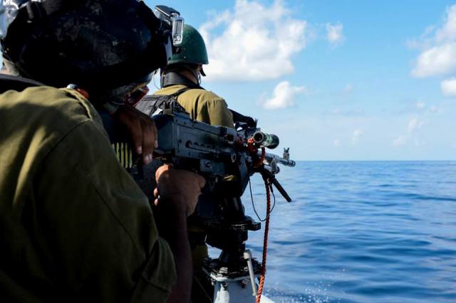 بحرية الاحتلال تستهدف الصيادين ببحر غزة
