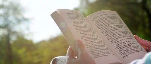ما هي فائدة قراءة الكتب على الصحة والحياة؟