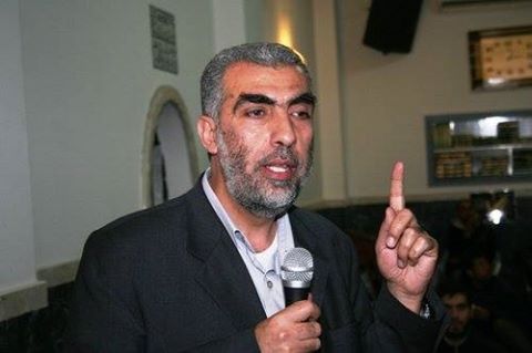 الاحتلال يقرر حبس الشيخ كمال الخطيب منزليًا 5 أيام
