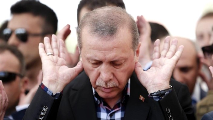 أردوغان يهنئ المسلمين بعشرة لغات في عيد الأضحى
