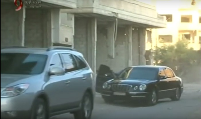هذا ما حصل مع الأسد خلال صلاة العيد (فيديو)
