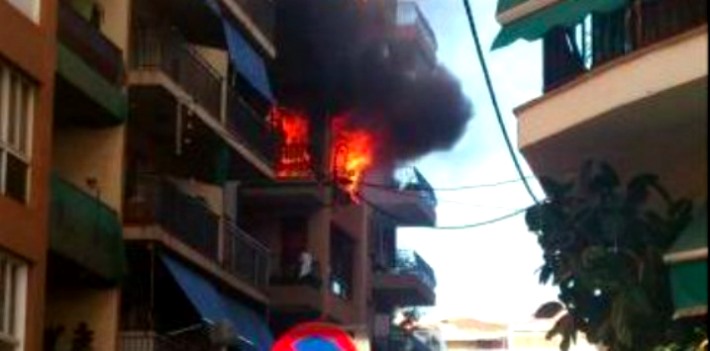 قتيل و 14 جريحا جراء انفجار في مبنى قرب برشلونة (فيديو)