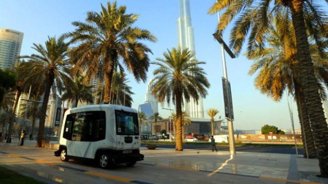 تدشين اول خدمة حافلات مسيرة آليا في دبي
