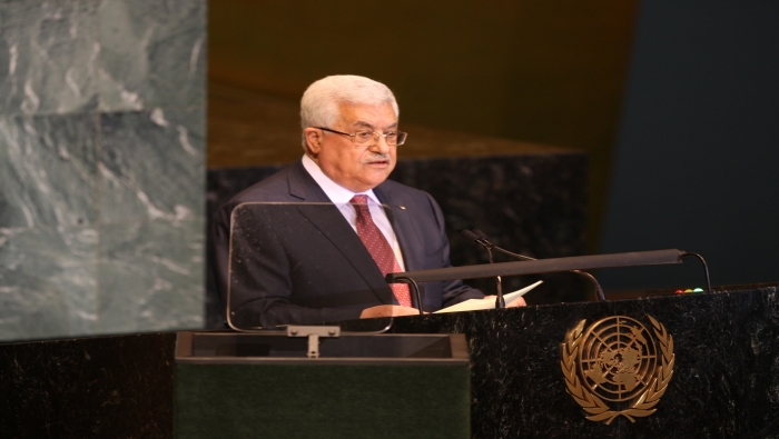 الرئيس عباس:إن من يؤمن بحل الدولتين عليه أن يعترف بالدولتين وليس أن يتنكر لواحدة منهما.
