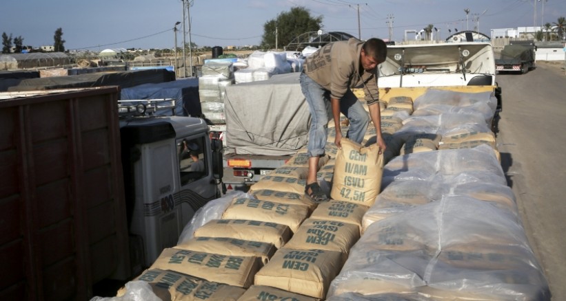 في العدد 70| غزة تتوقع أن يتخطى سعر طن الإسمنت في السوق السوداء حاجز الـ  1500 شيكل خلال فترة الأعياد اليهودية الشهر المقبل
