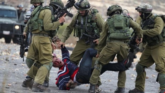 'هآرتس': السلوك الميداني الإسرائيلي تجاه الفلسطينيين مرشح لأن يسمى إرهاباً 