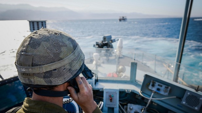 الاحتلال يستهدف مراكب الصيادين في بحر غزة