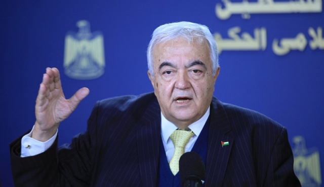 وزير العمل يطالب