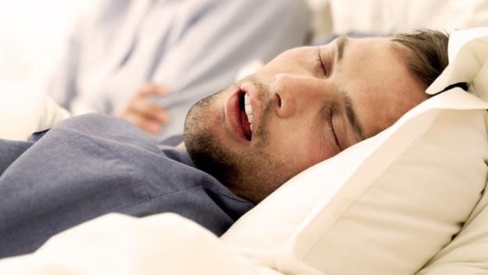 الشخير أثناء النوم تحذير من هذه الأمراض!

