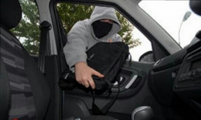 سطو مسلح على مركبة