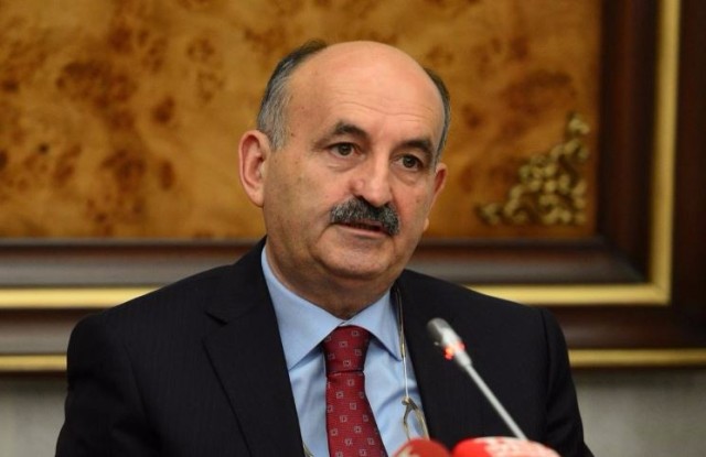 نحو 100 ألف موظف فصلوا