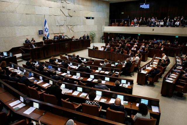 اقتراح قانون يسمح بطرد ناشطين وعائلاتهم من القدس والضفة

