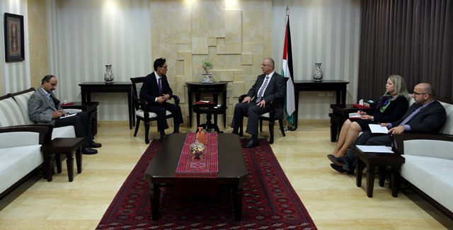 الحمد الله يبحث مع ممثل كوريا الجنوبية الجديد لدى فلسطين سبل تعزيز التعاون

