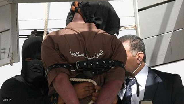 إعدام 7 أشخاص شنقاً في الكويت بينهم أحد أعضاء الأسرة الحاكمة و 3 نساء
