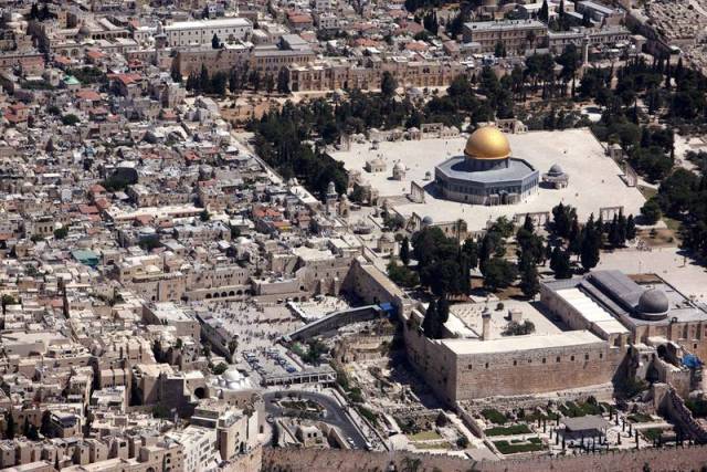 الكشف عن السبب الحقيقي لعدم نقل ترامب السفارة إلى القدس !
