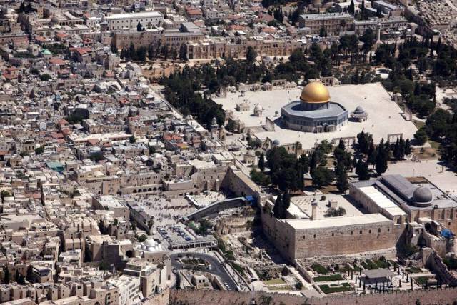 الكشف عن السبب الحقيقي لعدم نقل ترامب السفارة إلى القدس !