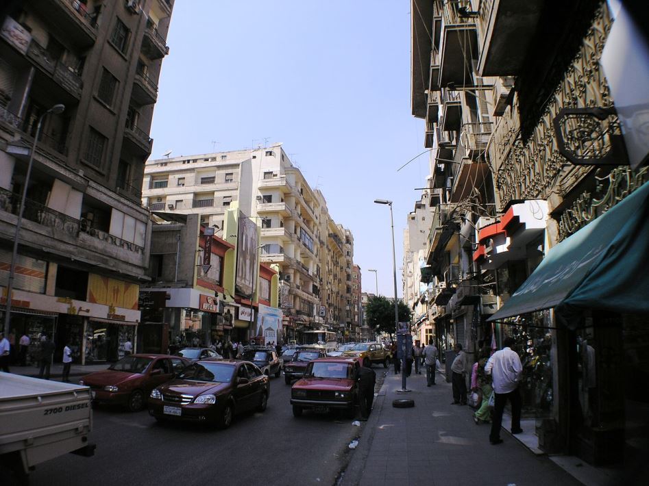 طالبة تلقي نفسها من الطابق الرابع بسبب صديقتها وزوجها
