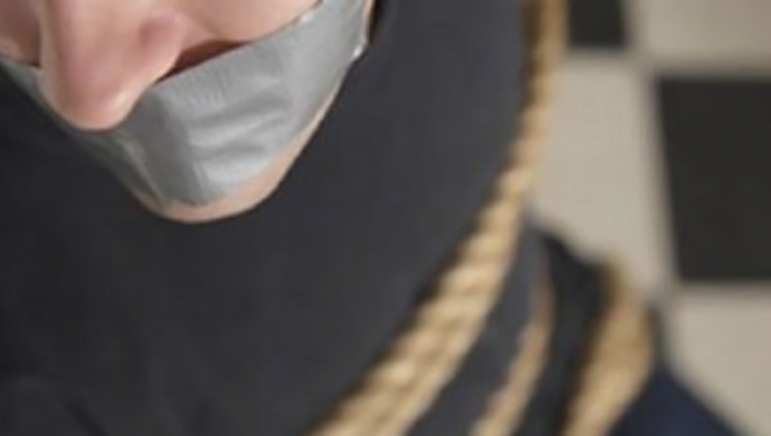 ضباط من الدفاع المدني يتمكنون من انقاذ شاب من الاختطاف