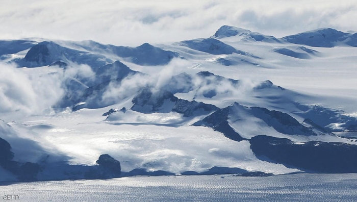 جبل جليدي هائل يتجه للانفصال عن قارة أنتاركتيكا