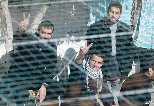 هيئة الأسرى تحذر من مواصلة الاهمال الطبي بحق الأسير أحمد عواد

