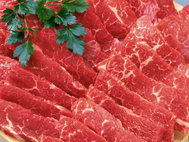 المستهلك: تؤكد على أهمية المنافسة في اسعار اللحوم الحمراء في السوق

