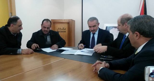 د. اشتية يعلن بدء المرحلة الثانية من بناء مستشفى هوغو تشافيز للعيون

