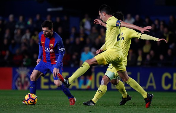 ميسي يقود برشلونة لتعادل قاتل أمام فياريال

