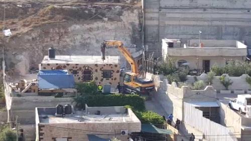 الاحتلال يهدم منزلين في القدس المحتلة
