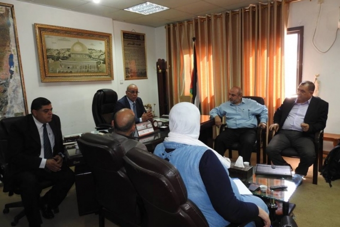 وزير النقل والمواصلات يتسلم مقر الوزارة بغزة
