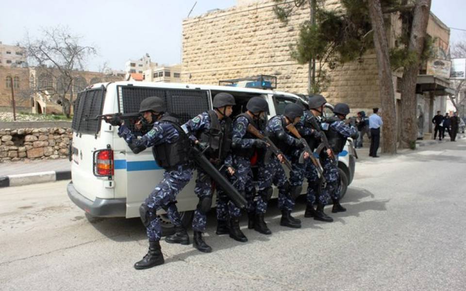 الشرطة تقبض على 5