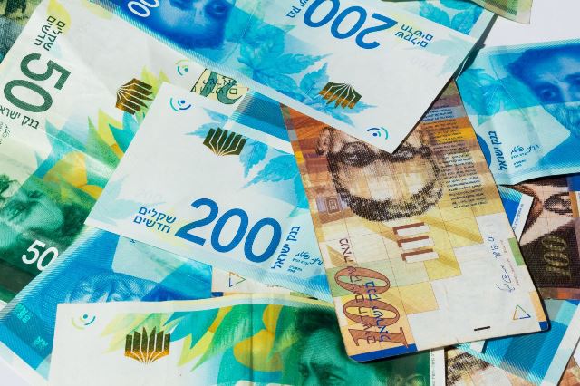 ترجمة الحدث| تبيض أموال و تهريب ذهب بقيمة نصف مليار شيكل بين رام الله وإسرائيل
