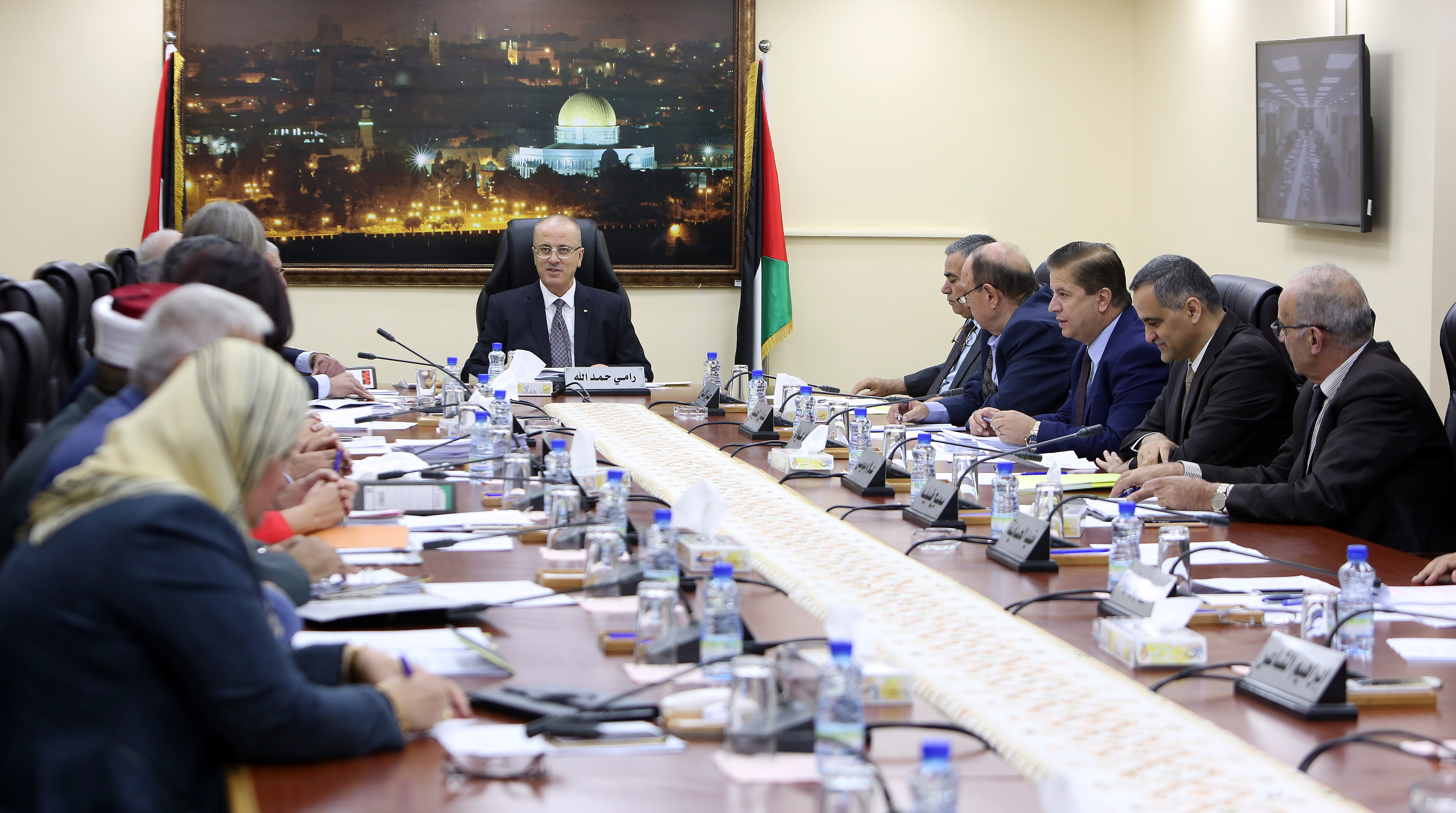 مجلس الوزراء يؤكد دعم الحكومة الكامل للفصائل الفلسطينية للوصول إلى اتفاق شامل حول الملفات المطروحة



