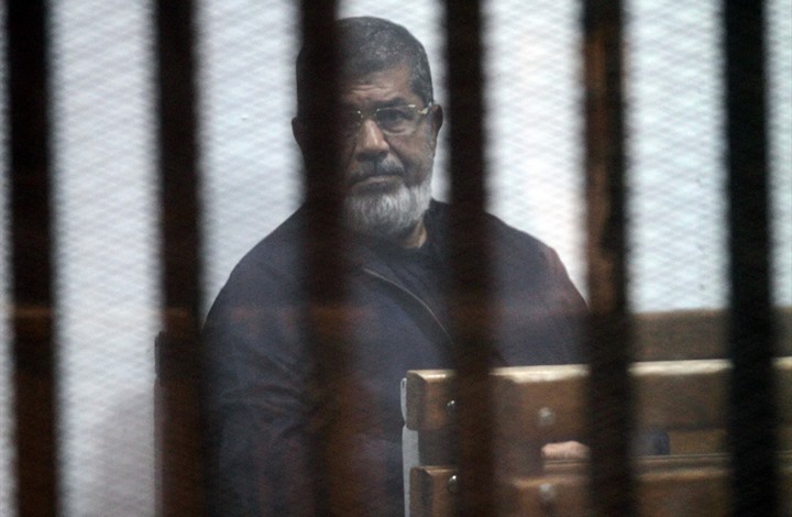 مرسي للمحكمة: حالتي الصحية حرجة.. ولا أرى بعيني اليسرى
