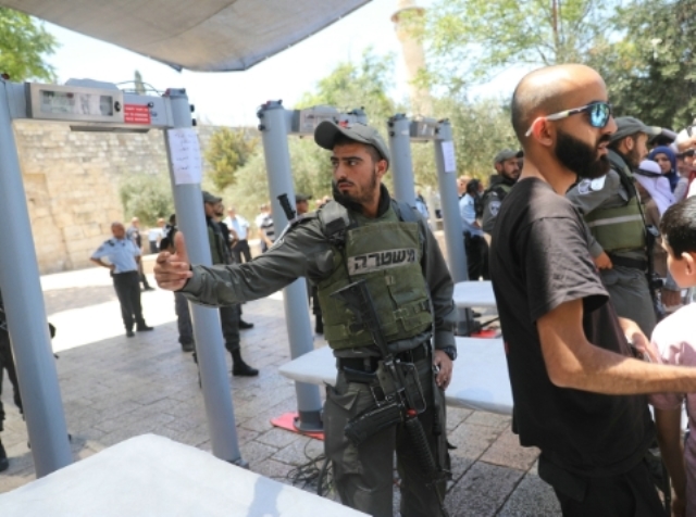 الحدث الإسرائيلي | الاحتلال يدعي إحباط عملية طعن في الخليل

