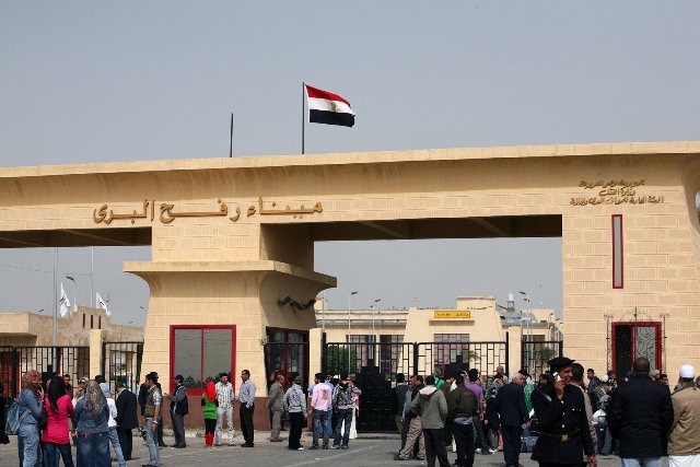 ترجمة الحدث | ماذا يحدث في الخفاء بالنسبة لمعبر رفح .. هل هي عودة للتنسيق الأمني في غزة؟

