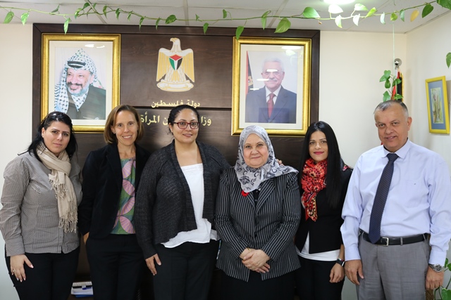 الآغا تبحث مع مديرة