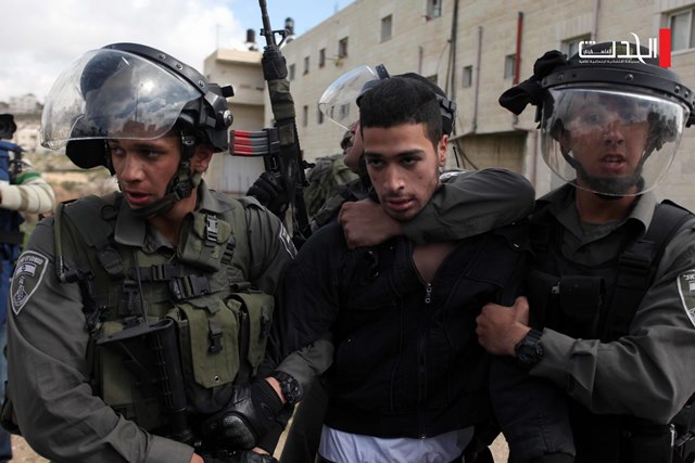 الاحتلال يعتقل 6 مواطنا في أنحاء متفرقة من الضفة الغربية 