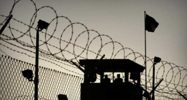  أسرى مجيدو وعسقلان يشتكون من معاناة النقل في البوسطة

