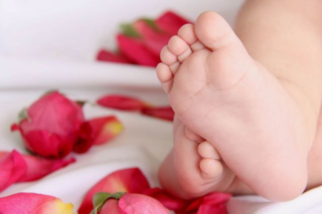 ولادة أول طفل من رحم مزروع في أميركا

