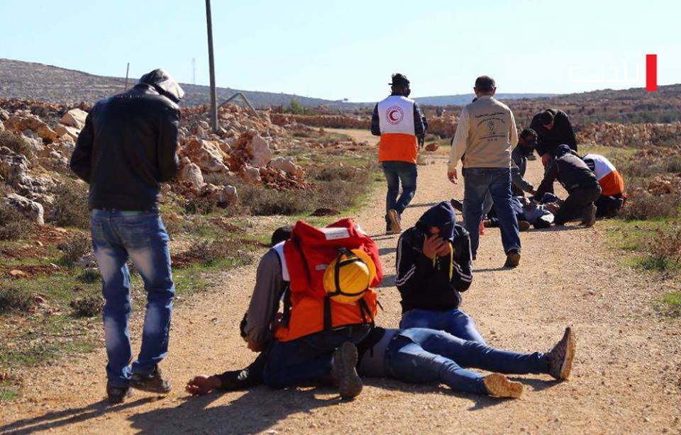 انتشال جثماني شهيدين ارتقيا في قصف للاحتلال على مدينة غزة فجرا
