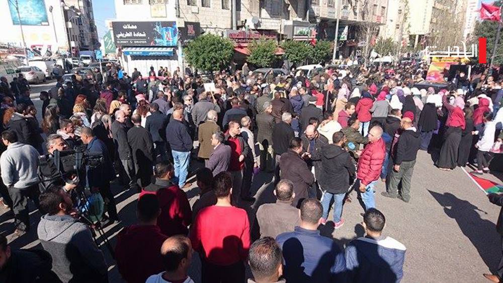 حالات اختناق خلال قمع مسيرة طلابية في بيت لحم 
