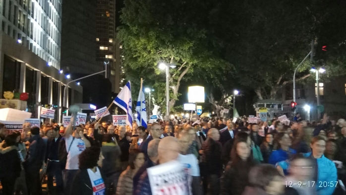  أكثر من 10 آلاف متظاهر في تل أبيب ضد 