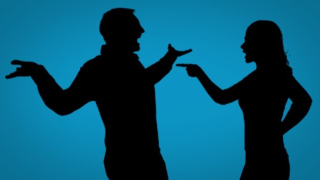 عايرته بالفقر.. فألقاها
