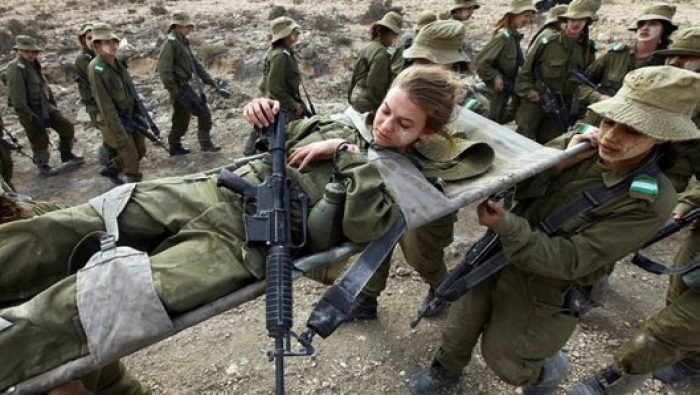 عسكريون يحذرون من تقديم المجندات الإسرائيليات “هدية” لحماس
