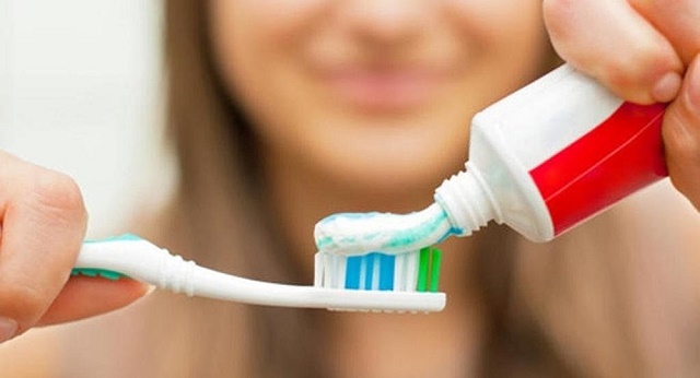 إحذر... معجون الأسنان يسبب السرطان
