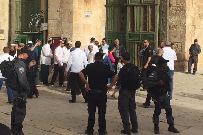 مستوطنون يقتحمون